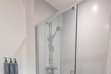 Penthouse Luxe Studio at Telephone House, 15 West Bell Street, Near University, Dundee, DD11AD - Image 8