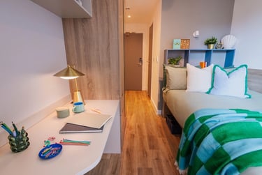 4 Room Unit Premium Room at Threadworks, 1 Lisbon Street, City Centre, Leeds, LS14GG - Image 1