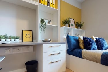 7 Bed Premium En Suite at Centro House, Wellgreen Place, City Centre, Stirling, FK82EG - Image 1