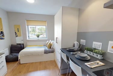 Classic Studio at Centro House, Wellgreen Place, City Centre, Stirling, FK82EG - Image 1