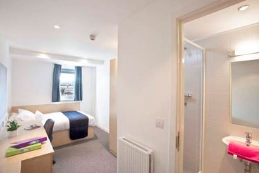 Classic Ensuite - Image 3