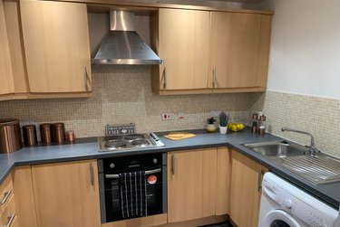 2 bed flat, 28 Old Oak Drive, West park, Leeds, LS165HB - Image 3