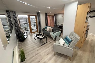 2 bed flat, Mackenzie House, Clarence Dock, Leeds, LS101PU - Image 1