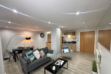 2 bed flat, Mackenzie House, Clarence Dock, Leeds, LS101PU - Image 2