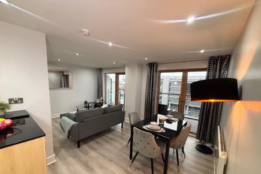 2 bed flat, Mackenzie House, Clarence Dock, Leeds, LS101PU - Image 3
