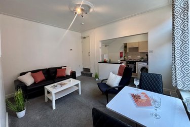 2 bed house, Harold Road, Hyde Park, Leeds, LS61PR - Image 2