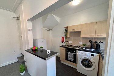 2 bed house, Harold Road, Hyde Park, Leeds, LS61PR - Image 3