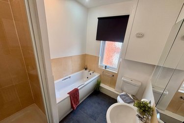 2 bed house, Harold Road, Hyde Park, Leeds, LS61PR - Image 5