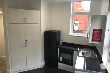 1 bed studio, 1 Norwood Terrace, Hyde Park, Leeds, LS61EA - Image 3