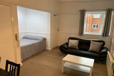 1 bed flat, Cumberland Court, Burley, Leeds, LS63BN - Image 1