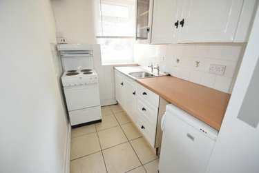 2 bed flat, Ghyll Lodge, Bingley, Bradford, BD161NH - Image 3