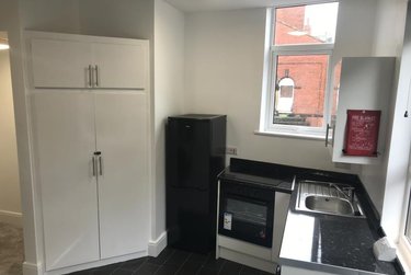 1 bed studio, 1 Norwood Terrace, Hyde Park, Leeds, LS61EA - Image 2