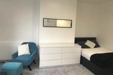 1 bed studio, 1 Norwood Terrace, Hyde Park, Leeds, LS61EA - Image 3