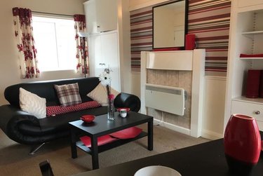 1 bed studio, Cumberland Court, Burley, Leeds, LS63BN - Image 2