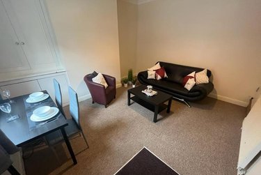 2 bed house, Glebe Avenue, Kirkstall, Leeds, LS53HN - Image 2