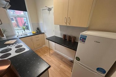 2 bed house, Glebe Avenue, Kirkstall, Leeds, LS53HN - Image 10