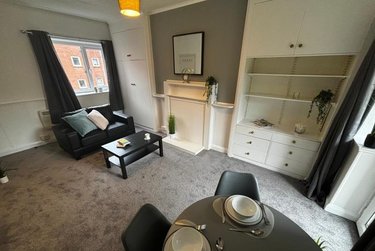 1 bed studio, Cumberland Court, Burley, Leeds, LS63BN - Image 2