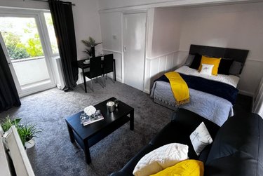 1 bed studio, Cumberland Court, Burley, Leeds, LS63BN - Image 2