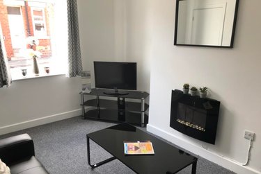 2 bed house, Kelsall Avenue, Hyde Park, Leeds, LS61RB - Image 1