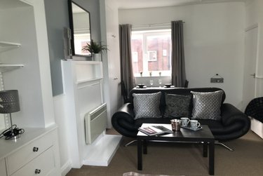1 bed studio, Cumberland Court, Burley, Leeds, LS63BN - Image 2