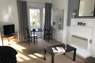 1 bed studio, Cumberland Court, Burley, Leeds, LS63BN - Image 3