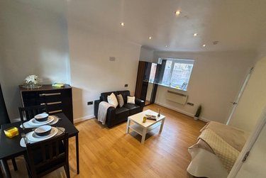 1 bed studio, Cumberland Court, Burley, Leeds, LS63BN - Image 4
