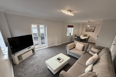 2 bed flat, Langton's Wharf, Clarence Dock, Leeds, LS27EF - Image 2