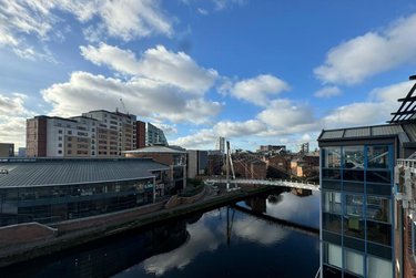 2 bed flat, Langton's Wharf, Clarence Dock, Leeds, LS27EF - Image 10