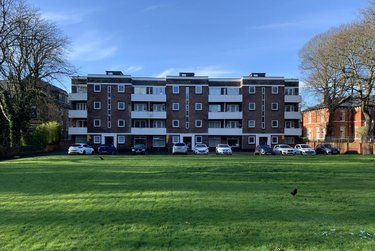 1 bed studio, Cumberland Court, Burley, Leeds, LS63BN - Image 5