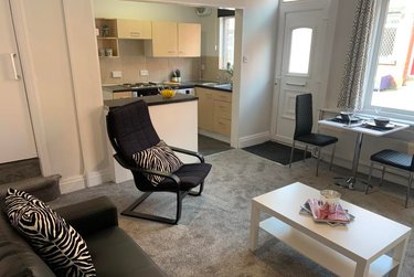 2 bed house, Harold Road, Hyde Park, Leeds, LS61PR - Image 1