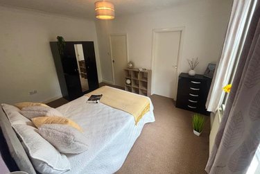 2 bed house, Station Parade, Kirkstall, Leeds, LS53HG - Image 2