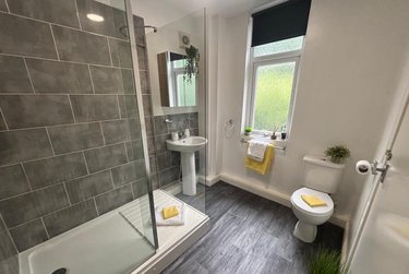 2 bed house, Station Parade, Kirkstall, Leeds, LS53HG - Image 3