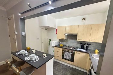2 bed house, Station Parade, Kirkstall, Leeds, LS53HG - Image 7
