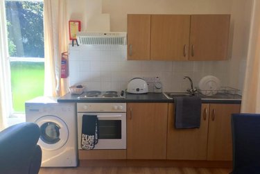 2 bed flat, Ridgeway House, Rampart Road, Leeds, LS62DZ - Image 2