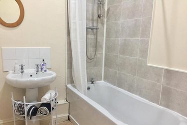 2 bed flat, Ridgeway House, Rampart Road, Leeds, LS62DZ - Image 5