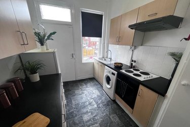 1 bed flat, 4a Brentwood Grove, Armley, Leeds, LS122DB - Image 3