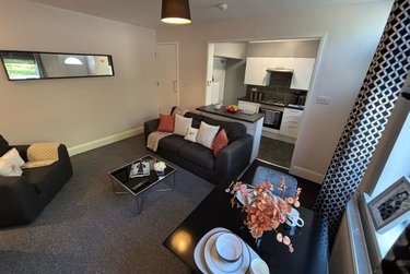 2 bed house, Station Parade, Kirkstall, Leeds, LS53HG - Image 8