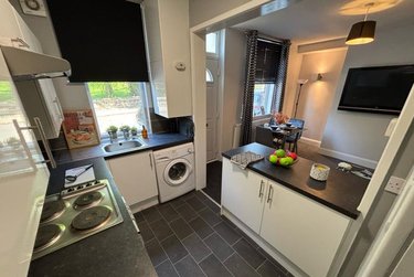 2 bed house, Station Parade, Kirkstall, Leeds, LS53HG - Image 9