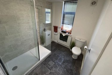 2 bed house, Station Parade, Kirkstall, Leeds, LS53HG - Image 11