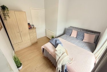 2 bed flat, Woodhouse Lane, Woodhouse, Leeds, LS29HB - Image 2
