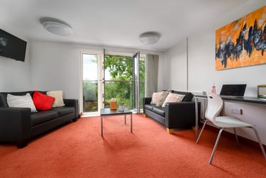 1 Bed Flat - Image 1