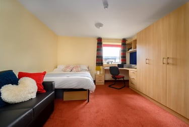 5 Bedroom Apartment – Deluxe Room - Image 1