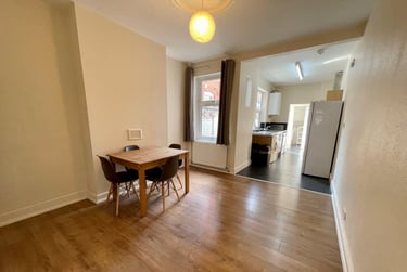 3 bed house, Herschell Street, Victoria Park, Leicester, LE21LE - Image 1