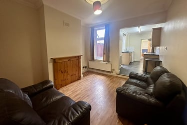 4 bed house, Knighton Fields Road East, Knighton, Leicester, LE26DR - Image 1