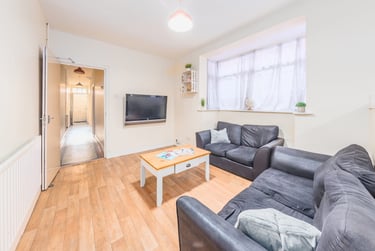 6 bed house, Fosse Road South, City Centre, Leicester, LE30FR - Image 1