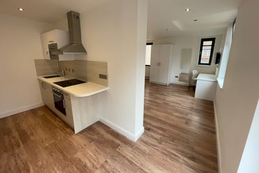 1 bed studio, Westcotes Drive, City Centre, Leicester, LE30QR - Image 1