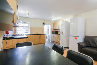 5 bed house, Teignmouth Road, Selly Oak, Birmingham, B297BA - Image 2