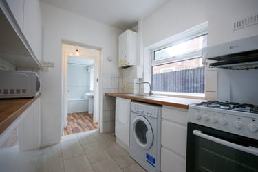 4 bed house, Dawlish Road, Selly Oak, Birmingham, B297AT - Image 1