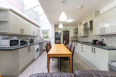 7 bed house, Dawlish Road, Selly Oak, Birmingham, B297AS - Image 1