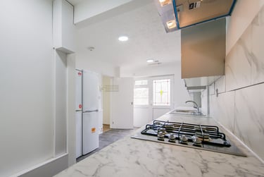 5 bed house, Hobart Croft, Nechells, Birmingham, B74JN - Image 2